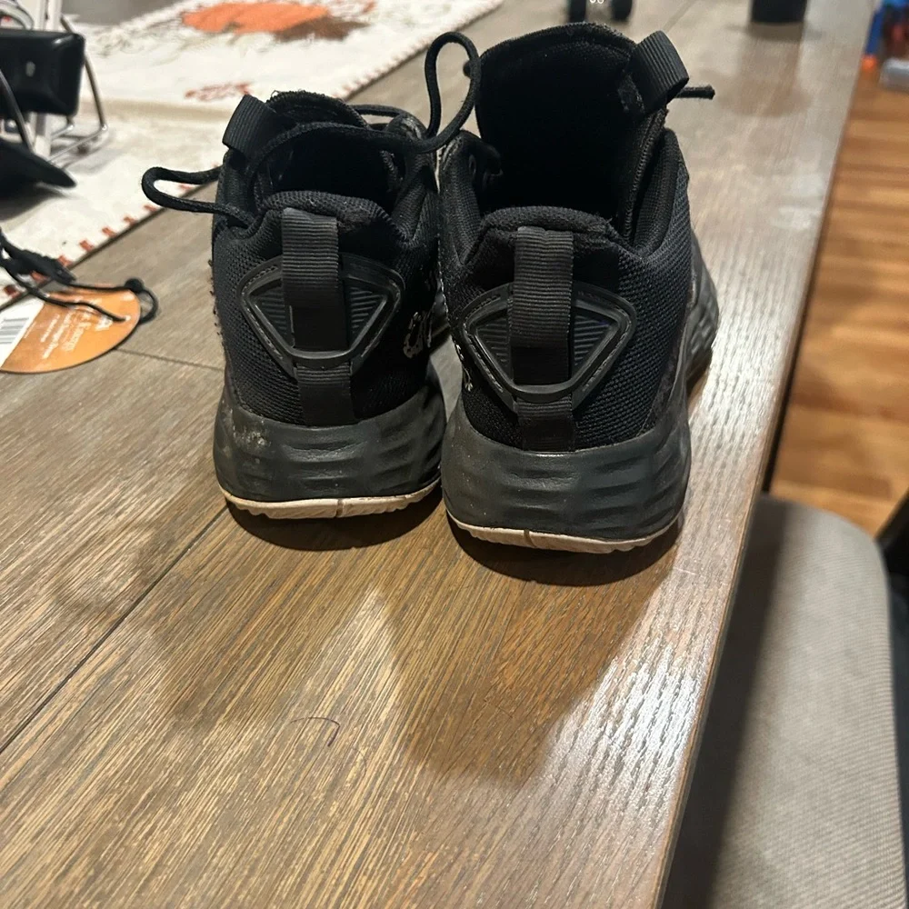 Big kids boys size 4 Adidas sneakers - Picture 2 of 3